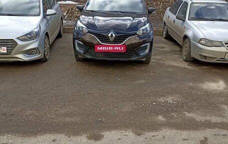 Renault Kaptur I рестайлинг, 2017 год, 1 650 000 рублей, 2 фотография