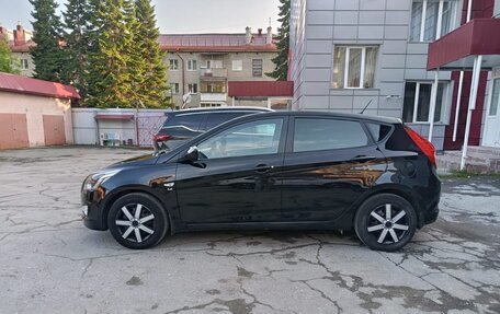 Hyundai Solaris II рестайлинг, 2015 год, 1 200 000 рублей, 2 фотография