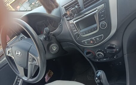 Hyundai Solaris II рестайлинг, 2015 год, 1 200 000 рублей, 7 фотография