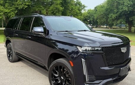 Cadillac Escalade V, 2023 год, 14 665 000 рублей, 3 фотография
