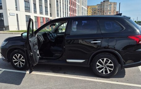 Mitsubishi Outlander III рестайлинг 3, 2018 год, 1 550 000 рублей, 3 фотография