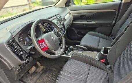 Mitsubishi Outlander III рестайлинг 3, 2018 год, 1 550 000 рублей, 4 фотография