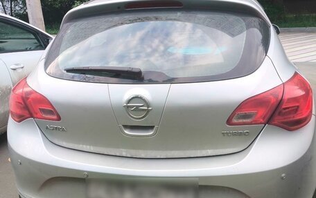 Opel Astra J, 2013 год, 770 000 рублей, 1 фотография