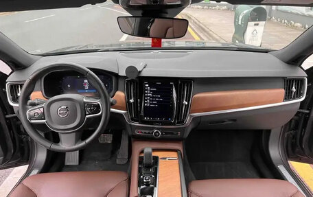 Volvo S90 II рестайлинг, 2022 год, 2 850 015 рублей, 2 фотография