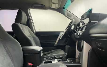 Toyota Land Cruiser Prado 150 рестайлинг 2, 2011 год, 2 690 000 рублей, 10 фотография