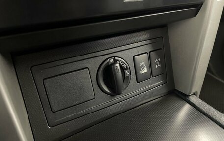 Toyota Land Cruiser Prado 150 рестайлинг 2, 2011 год, 2 690 000 рублей, 14 фотография