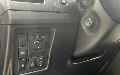 Toyota Land Cruiser Prado 150 рестайлинг 2, 2011 год, 2 690 000 рублей, 17 фотография