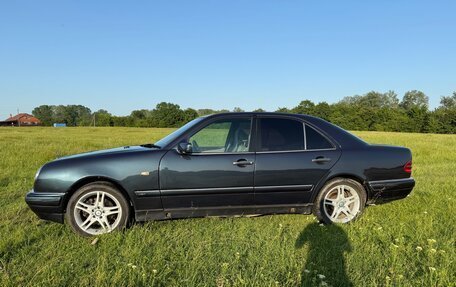 Mercedes-Benz E-Класс, 1997 год, 550 000 рублей, 2 фотография