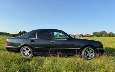 Mercedes-Benz E-Класс, 1997 год, 550 000 рублей, 4 фотография