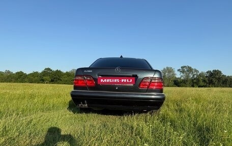 Mercedes-Benz E-Класс, 1997 год, 550 000 рублей, 5 фотография