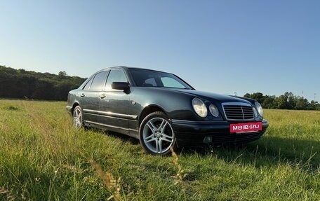 Mercedes-Benz E-Класс, 1997 год, 550 000 рублей, 3 фотография
