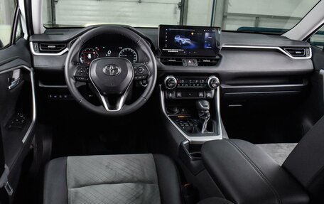 Toyota RAV4, 2024 год, 3 999 000 рублей, 6 фотография