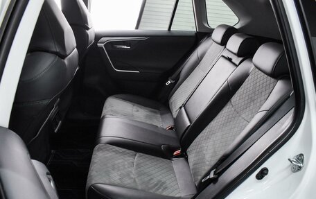Toyota RAV4, 2024 год, 3 999 000 рублей, 9 фотография