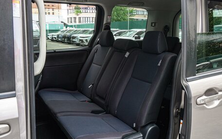 Toyota Noah III, 2018 год, 2 350 000 рублей, 7 фотография
