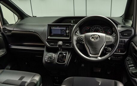 Toyota Noah III, 2018 год, 2 350 000 рублей, 6 фотография