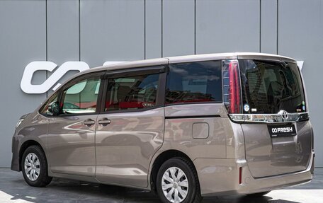 Toyota Noah III, 2018 год, 2 350 000 рублей, 2 фотография