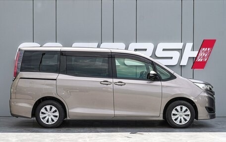 Toyota Noah III, 2018 год, 2 350 000 рублей, 5 фотография