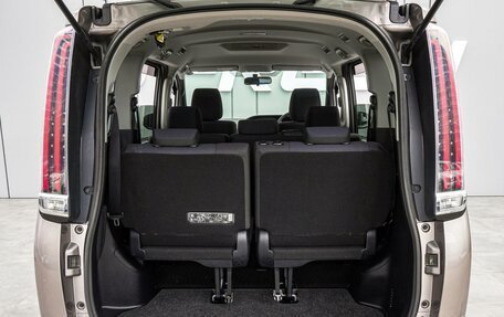 Toyota Noah III, 2018 год, 2 350 000 рублей, 22 фотография