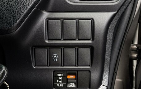 Toyota Noah III, 2018 год, 2 350 000 рублей, 19 фотография