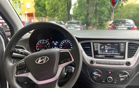 Hyundai Solaris II рестайлинг, 2022 год, 1 300 000 рублей, 10 фотография