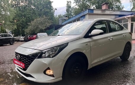 Hyundai Solaris II рестайлинг, 2022 год, 1 300 000 рублей, 4 фотография