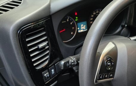Mitsubishi Outlander III рестайлинг 3, 2013 год, 1 400 000 рублей, 5 фотография