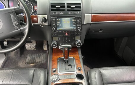 Volkswagen Touareg III, 2005 год, 710 000 рублей, 24 фотография