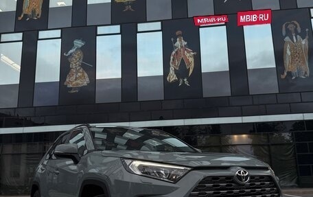 Toyota RAV4, 2020 год, 3 080 000 рублей, 2 фотография