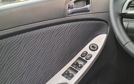 Hyundai Solaris II рестайлинг, 2012 год, 670 000 рублей, 21 фотография
