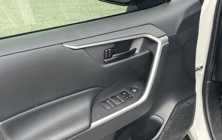 Toyota RAV4, 2021 год, 2 340 020 рублей, 10 фотография