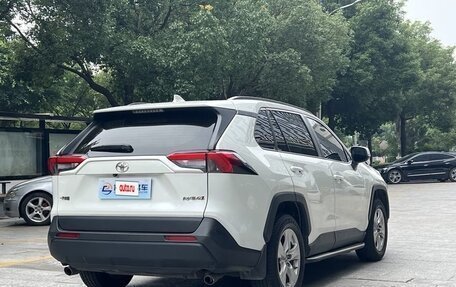 Toyota RAV4, 2021 год, 2 340 020 рублей, 3 фотография
