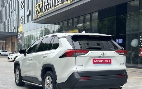 Toyota RAV4, 2021 год, 2 340 020 рублей, 5 фотография