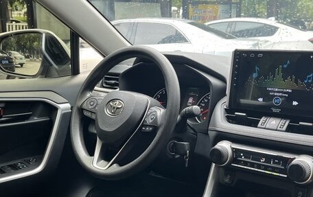Toyota RAV4, 2021 год, 2 340 020 рублей, 4 фотография
