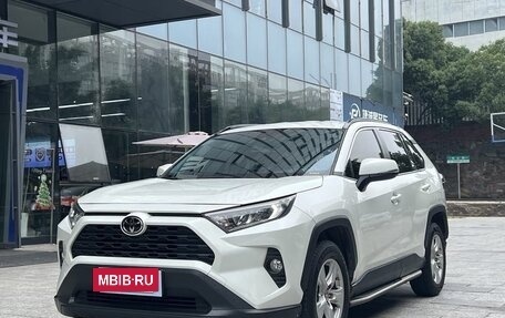 Toyota RAV4, 2021 год, 2 340 020 рублей, 2 фотография