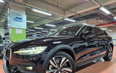 Volvo V60 Cross Country II, 2022 год, 3 800 000 рублей, 1 фотография