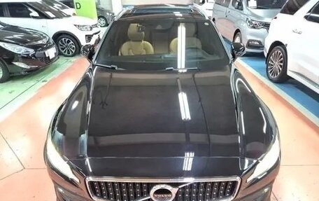 Volvo V60 Cross Country II, 2022 год, 3 800 000 рублей, 4 фотография