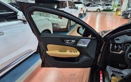 Volvo V60 Cross Country II, 2022 год, 3 800 000 рублей, 5 фотография