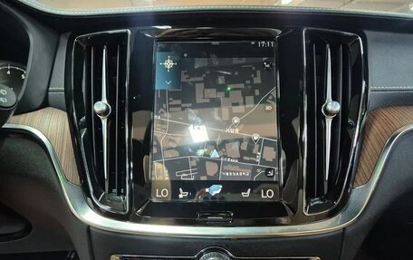 Volvo V60 Cross Country II, 2022 год, 3 800 000 рублей, 9 фотография