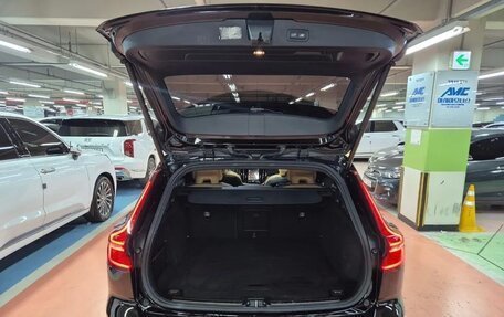 Volvo V60 Cross Country II, 2022 год, 3 800 000 рублей, 19 фотография