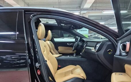 Volvo V60 Cross Country II, 2022 год, 3 800 000 рублей, 13 фотография