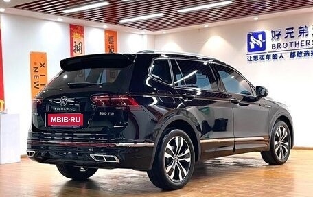 Volkswagen Tiguan II, 2022 год, 2 500 000 рублей, 2 фотография