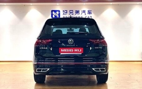 Volkswagen Tiguan II, 2022 год, 2 500 000 рублей, 3 фотография