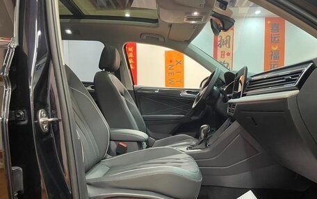 Volkswagen Tiguan II, 2022 год, 2 500 000 рублей, 13 фотография