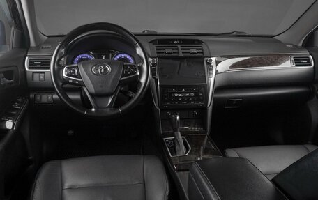 Toyota Camry, 2017 год, 2 365 000 рублей, 6 фотография