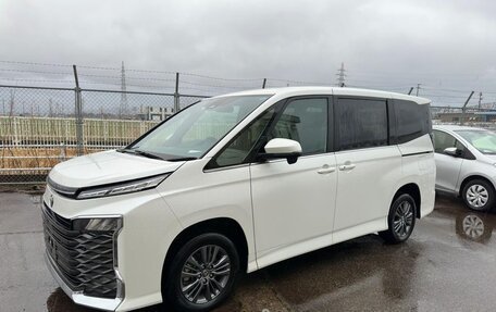 Toyota Voxy, 2023 год, 3 750 000 рублей, 2 фотография