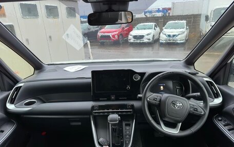 Toyota Voxy, 2023 год, 3 750 000 рублей, 7 фотография