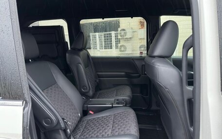 Toyota Voxy, 2023 год, 3 750 000 рублей, 6 фотография