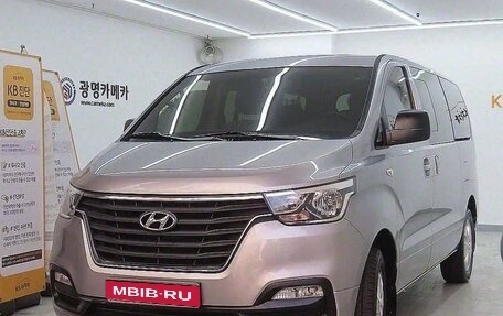 Hyundai Grand Starex Grand Starex I рестайлинг 2, 2020 год, 2 895 000 рублей, 1 фотография