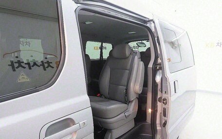 Hyundai Grand Starex Grand Starex I рестайлинг 2, 2020 год, 2 895 000 рублей, 14 фотография