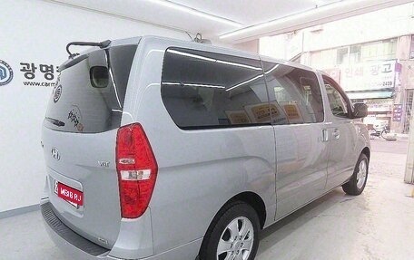 Hyundai Grand Starex Grand Starex I рестайлинг 2, 2020 год, 2 895 000 рублей, 13 фотография